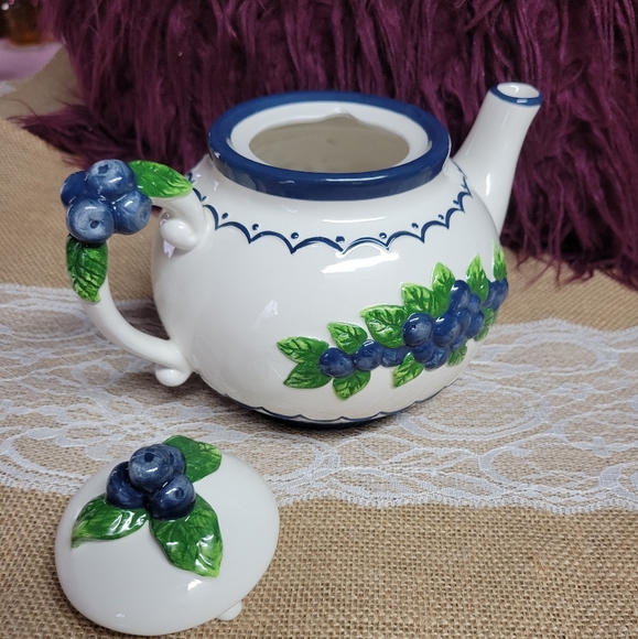 mww market Other - 🛒🛍️💥 Mww market ceramic blueberry pattern teapot with lid